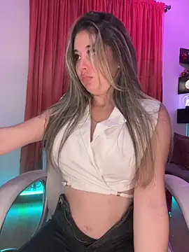 Snapshot of Sharon_07 chatting on December 6, 2024, 12:23 am Sharon 07 online show from December 6, 2024, 12:23 am