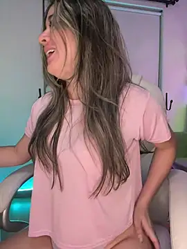 Snapshot of Sharon_07 chatting on January 25, 2025, 11:43 pm Sharon 07 online show from January 25, 2025, 11:43 pm