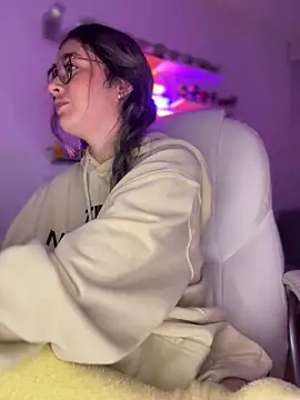 Snapshot of Sharon_07 chatting on March 23, 2025, 5:54 am Sharon 07 online show from March 23, 2025, 5:54 am