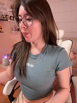 Snapshot of Sharon_07 chatting on October 24, 2025, 11:23 pm Sharon 07 online show from October 24, 2025, 11:23 pm