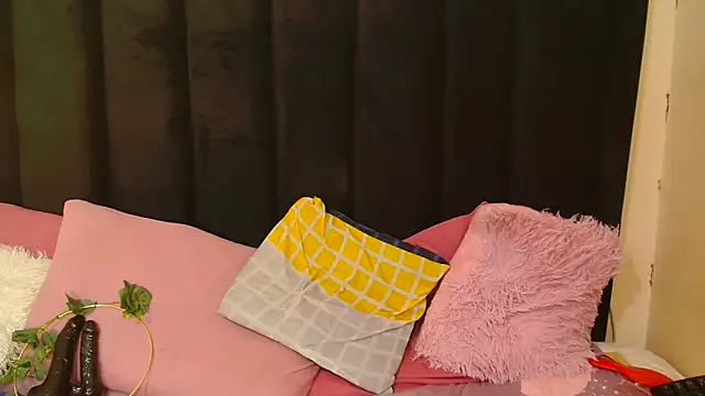 AmazingDarkDoll online show from October 11, 2025, 6:23 am