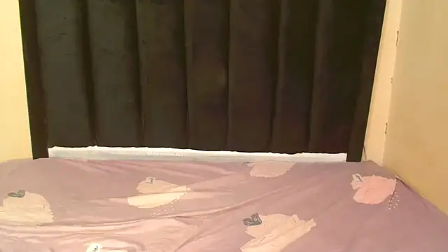 AmazingDarkDoll online show from October 12, 2025, 4:50 pm