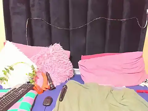 AmazingDarkDoll online show from February 6, 2026, 2:53 pm