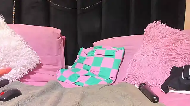 AmazingDarkDoll online show from March 19, 2026, 6:50 am