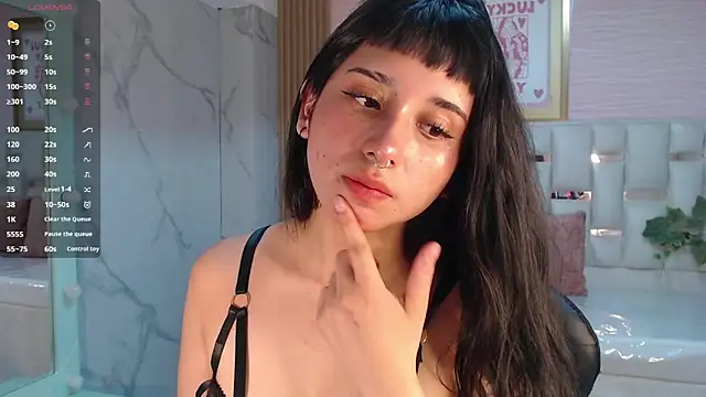 Snapshot of allyssa_bellini_s chatting on October 28, 2025, 8:22 pm allyssa bellini s online show from October 28, 2025, 8:22 pm