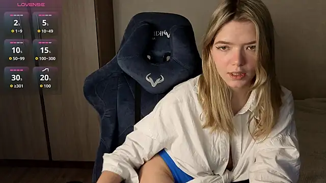 Snapshot of KatanaSVibe chatting on October 20, 2025, 9:32 am KatanaSVibe online show from October 20, 2025, 9:32 am