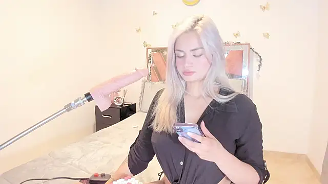 Snapshot of Ella_Lenox chatting on October 30, 2025, 12:34 am Ella Lenox online show from October 30, 2025, 12:34 am