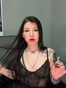 Snapshot of Privad_ravenna chatting on June 15, 2026, 6:37 am Privad ravenna online show from June 15, 2026, 6:37 am