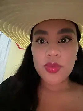 Snapshot of laure_torres chatting on March 24, 2026, 12:37 am laure torres online show from March 24, 2026, 12:37 am