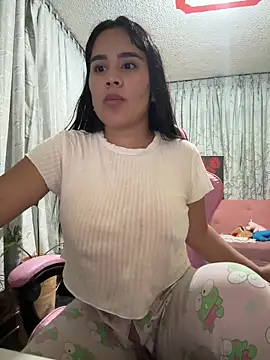 Snapshot of laure_torres chatting on May 14, 2026, 2:51 am laure torres online show from May 14, 2026, 2:51 am