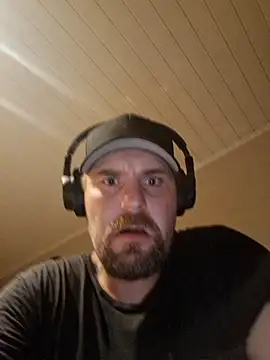 Snapshot of Bamse28 chatting on September 20, 2025, 8:43 pm Bamse28 online show from September 20, 2025, 8:43 pm