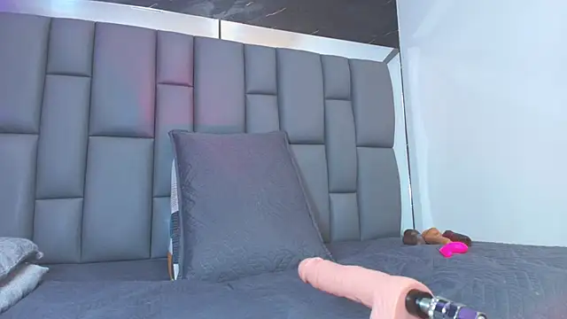 Snapshot of Roxana_gomez chatting on October 2, 2025, 3:24 am Roxana gomez online show from October 2, 2025, 3:24 am