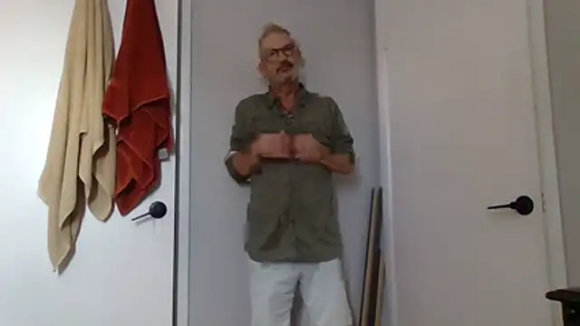 FoxnMouse online show from October 21, 2025, 2:29 pm