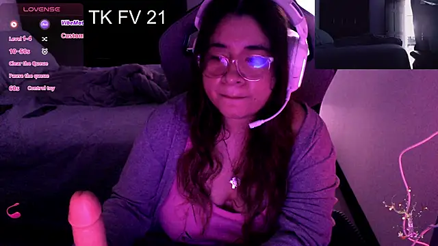 Pink girl0n online show from December 16, 2025, 6:02 pm