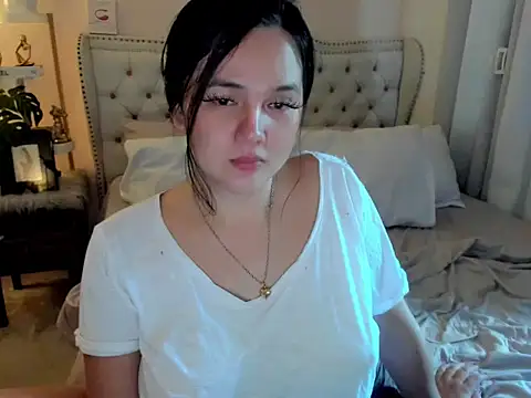 SweetHoney369 online show from June 17, 2026, 1:30 am
