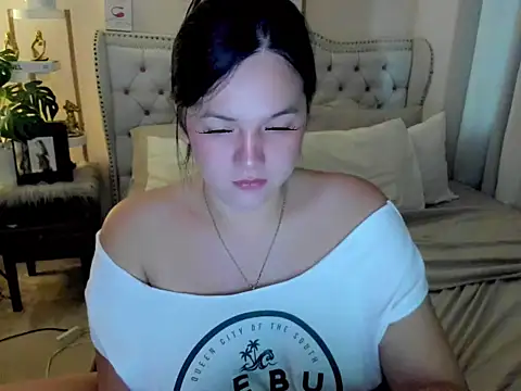 SweetHoney369 online show from June 21, 2026, 7:22 am