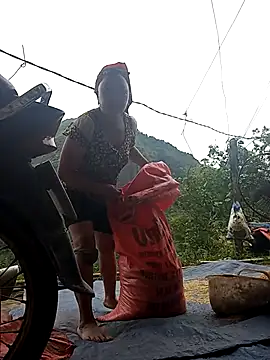 Snapshot of Mamapm20 chatting on September 12, 2025, 12:11 am Mamapm20 online show from September 12, 2025, 12:11 am