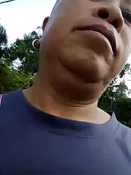 Snapshot of Mamapm20 chatting on October 13, 2025, 12:32 am Mamapm20 online show from October 13, 2025, 12:32 am