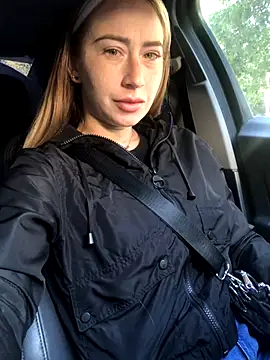 Reina Cummings online show from September 15, 2025, 4:56 am