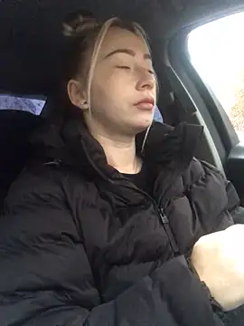 Reina Cummings online show from October 7, 2025, 5:04 am