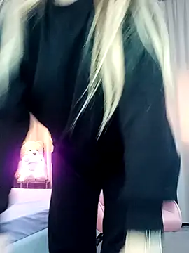 Reina Cummings online show from November 13, 2025, 7:18 am