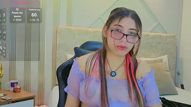 Snapshot of nami_sweet_ chatting on February 17, 2026, 11:18 am nami sweet online show from February 17, 2026, 11:18 am