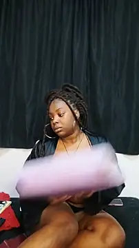 Snapshot of Bonnie_ada12 chatting on February 24, 2026, 8:29 pm Bonnie ada12 online show from February 24, 2026, 8:29 pm