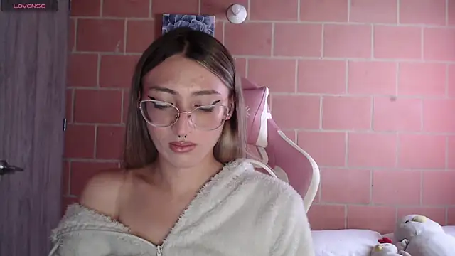 Andrea camilaaa online show from September 9, 2025, 5:56 pm