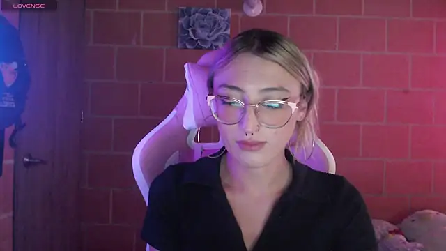 Andrea camilaaa online show from April 9, 2026, 7:41 pm