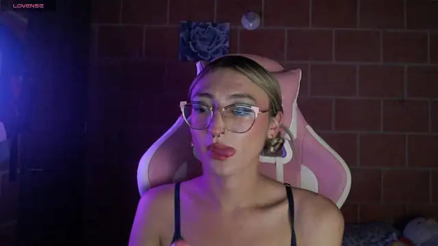 Andrea camilaaa online show from April 21, 2026, 1:42 am