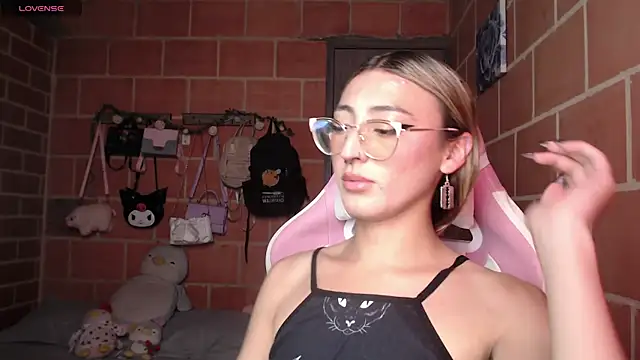 Snapshot of Andrea_camilaaa chatting on May 26, 2026, 4:14 pm Andrea camilaaa online show from May 26, 2026, 4:14 pm