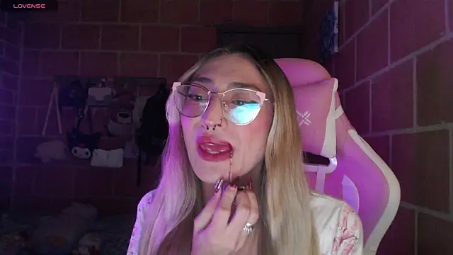 Snapshot of Andrea_camilaaa chatting on July 24, 2026, 5:27 am Andrea camilaaa online show from July 24, 2026, 5:27 am