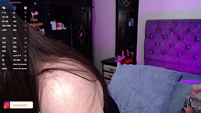 MaraDiaz11 online show from October 9, 2025, 9:24 pm