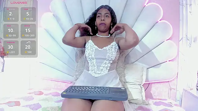 MisRoos online show from October 7, 2025, 4:04 pm