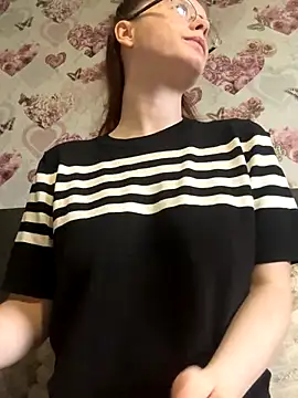 Snapshot of raen001 chatting on November 5, 2025, 9:53 am raen001 online show from November 5, 2025, 9:53 am