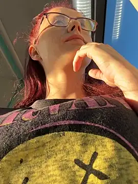 Snapshot of raen001 chatting on November 25, 2025, 8:58 am raen001 online show from November 25, 2025, 8:58 am