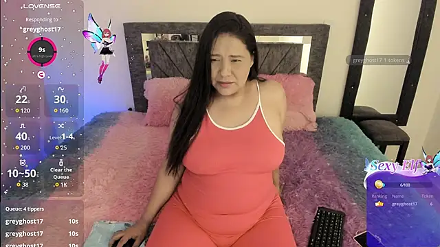 Snapshot of Laurasofia01 chatting on May 13, 2026, 3:37 am Laurasofia01 online show from May 13, 2026, 3:37 am