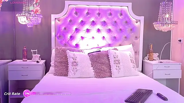 Snapshot of VioletBlaze chatting on October 25, 2025, 1:13 am VioletBlaze online show from October 25, 2025, 1:13 am