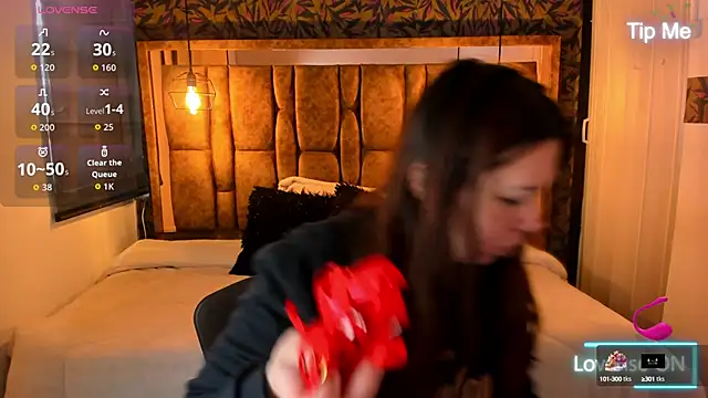 Isa Thompson   online show from October 16, 2025, 11:55 am