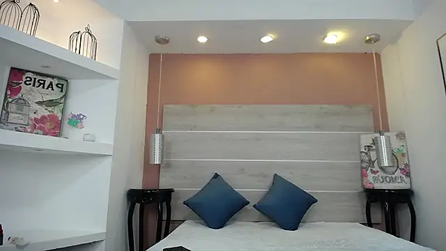 AlexandraCambell online show from October 27, 2025, 11:58 am