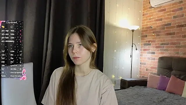 EmiliDen online show from November 18, 2025, 5:06 pm