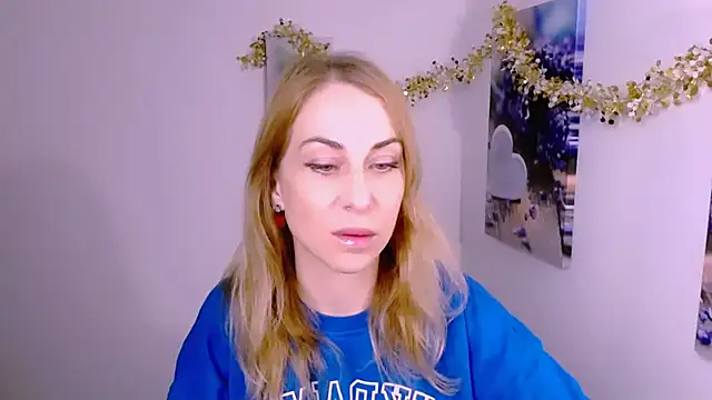 Snapshot of Create_your_own_sun chatting on December 17, 2025, 1:50 pm Create your own sun online show from December 17, 2025, 1:50 pm