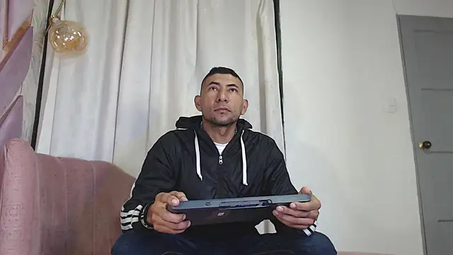 Snapshot of Morganandmegan chatting on September 18, 2025, 11:12 am Morganandmegan online show from September 18, 2025, 11:12 am