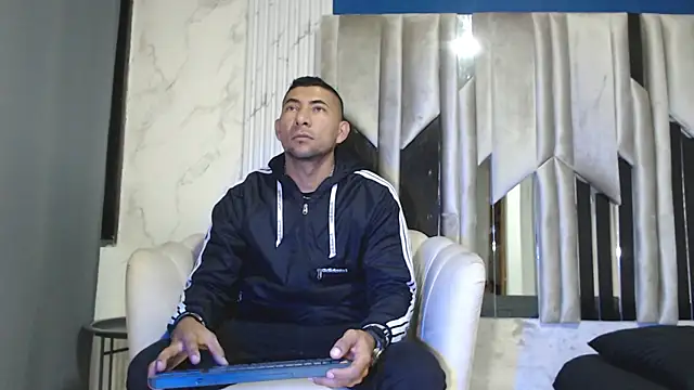 Snapshot of Morganandmegan chatting on September 29, 2025, 11:15 am Morganandmegan online show from September 29, 2025, 11:15 am