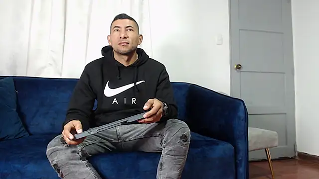 Snapshot of Morganandmegan chatting on October 9, 2025, 11:30 am Morganandmegan online show from October 9, 2025, 11:30 am