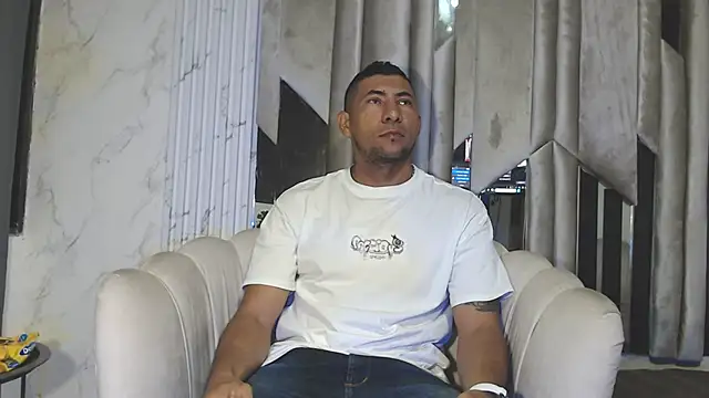 Snapshot of Morganandmegan chatting on October 30, 2025, 11:11 am Morganandmegan online show from October 30, 2025, 11:11 am