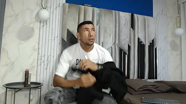 Snapshot of Morganandmegan chatting on November 7, 2025, 11:21 am Morganandmegan online show from November 7, 2025, 11:21 am