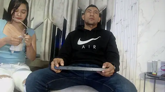 Snapshot of Morganandmegan chatting on November 18, 2025, 11:14 am Morganandmegan online show from November 18, 2025, 11:14 am