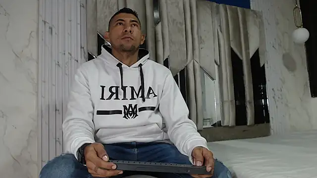 Snapshot of Morganandmegan chatting on November 24, 2025, 11:10 am Morganandmegan online show from November 24, 2025, 11:10 am