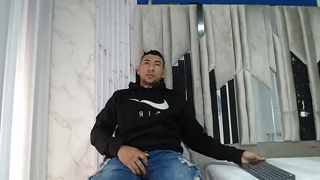 Snapshot of Morganandmegan chatting on November 25, 2025, 12:05 pm Morganandmegan online show from November 25, 2025, 12:05 pm